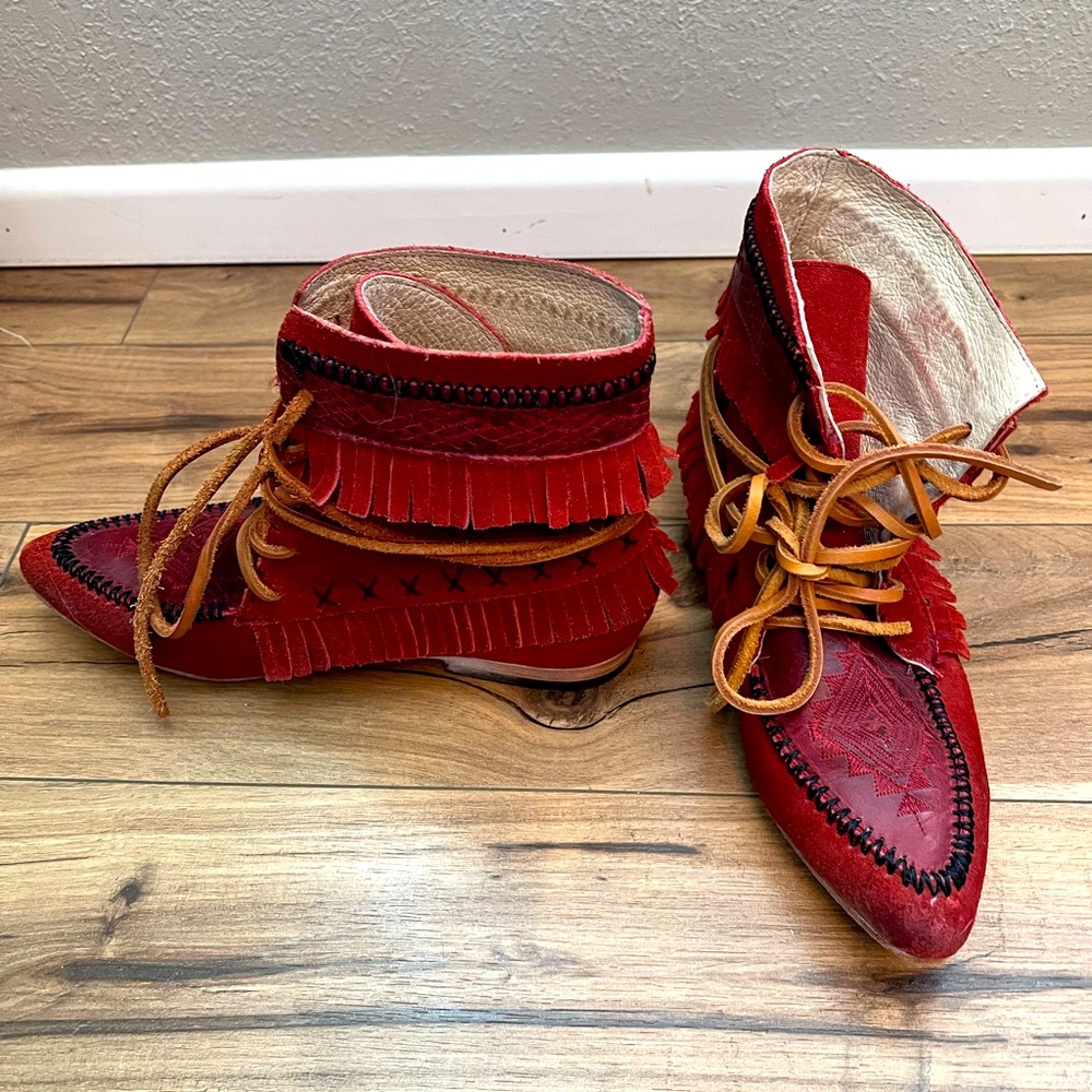 Freebird by Steve Madden lace-up moccasin.